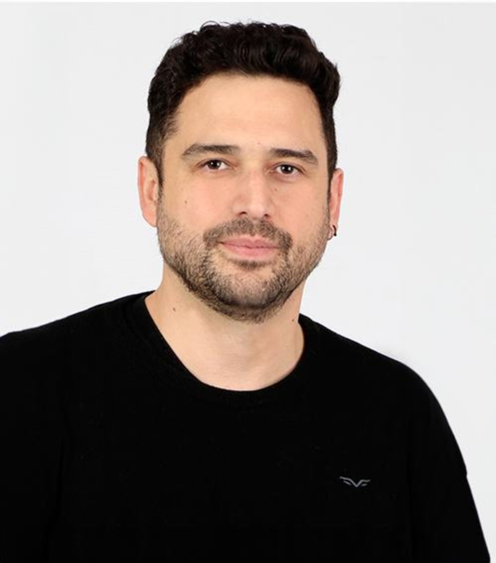 El profesor Patricio Cabello, plantea que "una cosa es la cantidad de tiempo que tú utilizas un medio y otra para qué o cuáles son los contenidos que tú utilizas de ese medio".